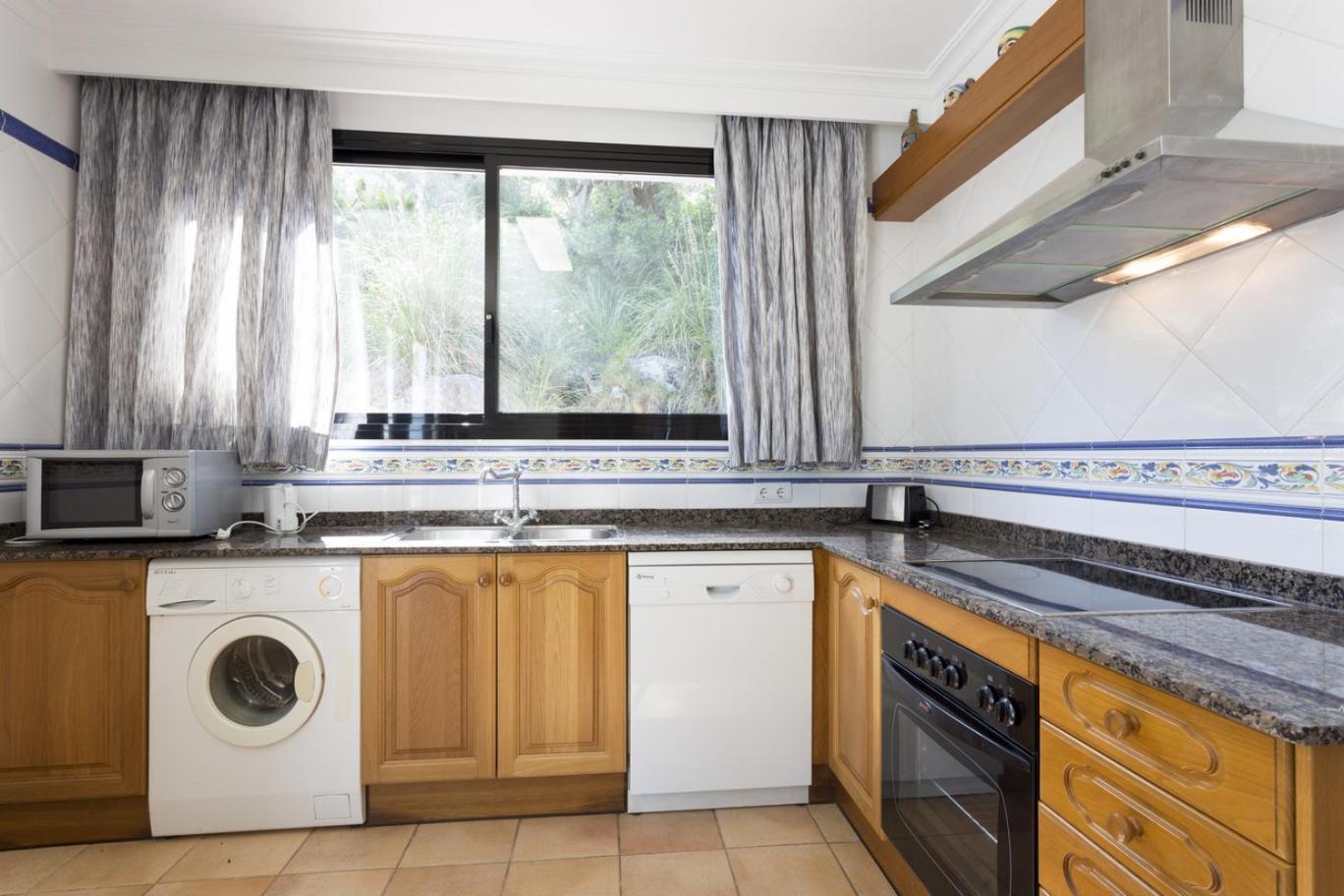 Villa With Private Mountain Ideal Runners Trailers Near Beach Approx 5 Min Walking Beach,Property Belong Puerto Pollensa Villas And Apartments エクステリア 写真
