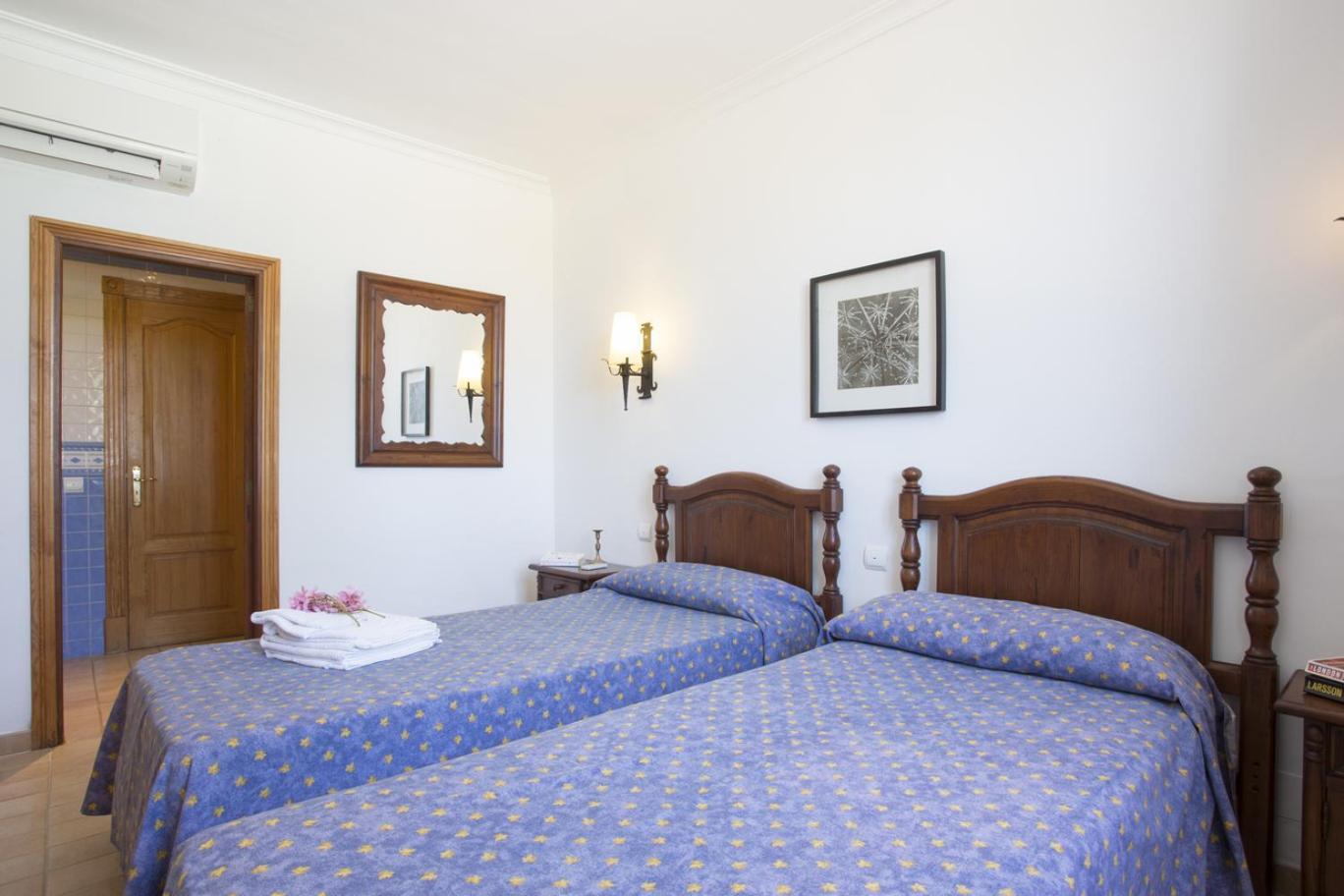 Villa With Private Mountain Ideal Runners Trailers Near Beach Approx 5 Min Walking Beach,Property Belong Puerto Pollensa Villas And Apartments エクステリア 写真