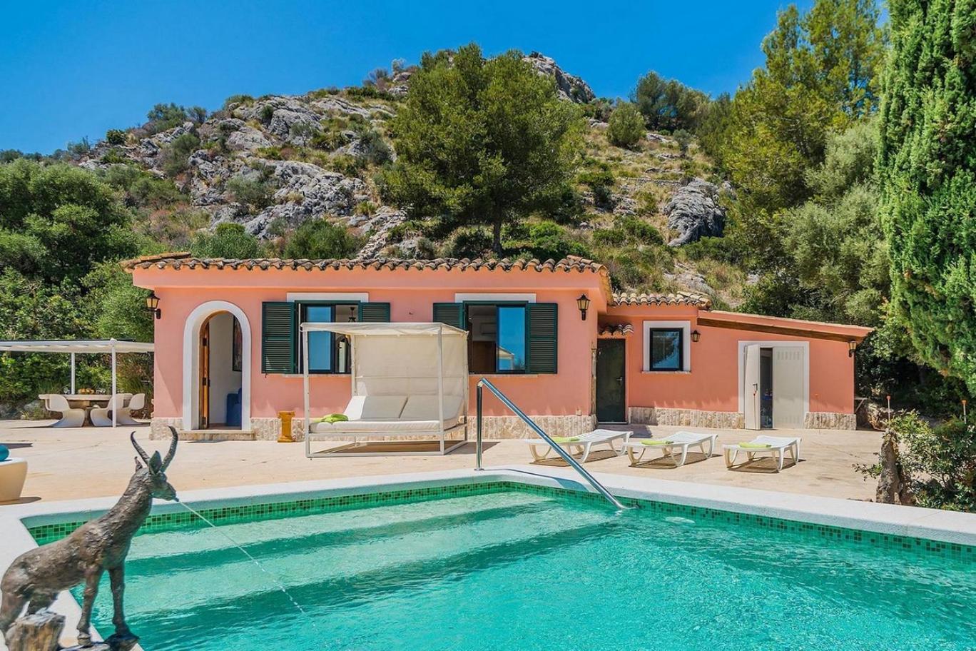 Villa With Private Mountain Ideal Runners Trailers Near Beach Approx 5 Min Walking Beach,Property Belong Puerto Pollensa Villas And Apartments エクステリア 写真